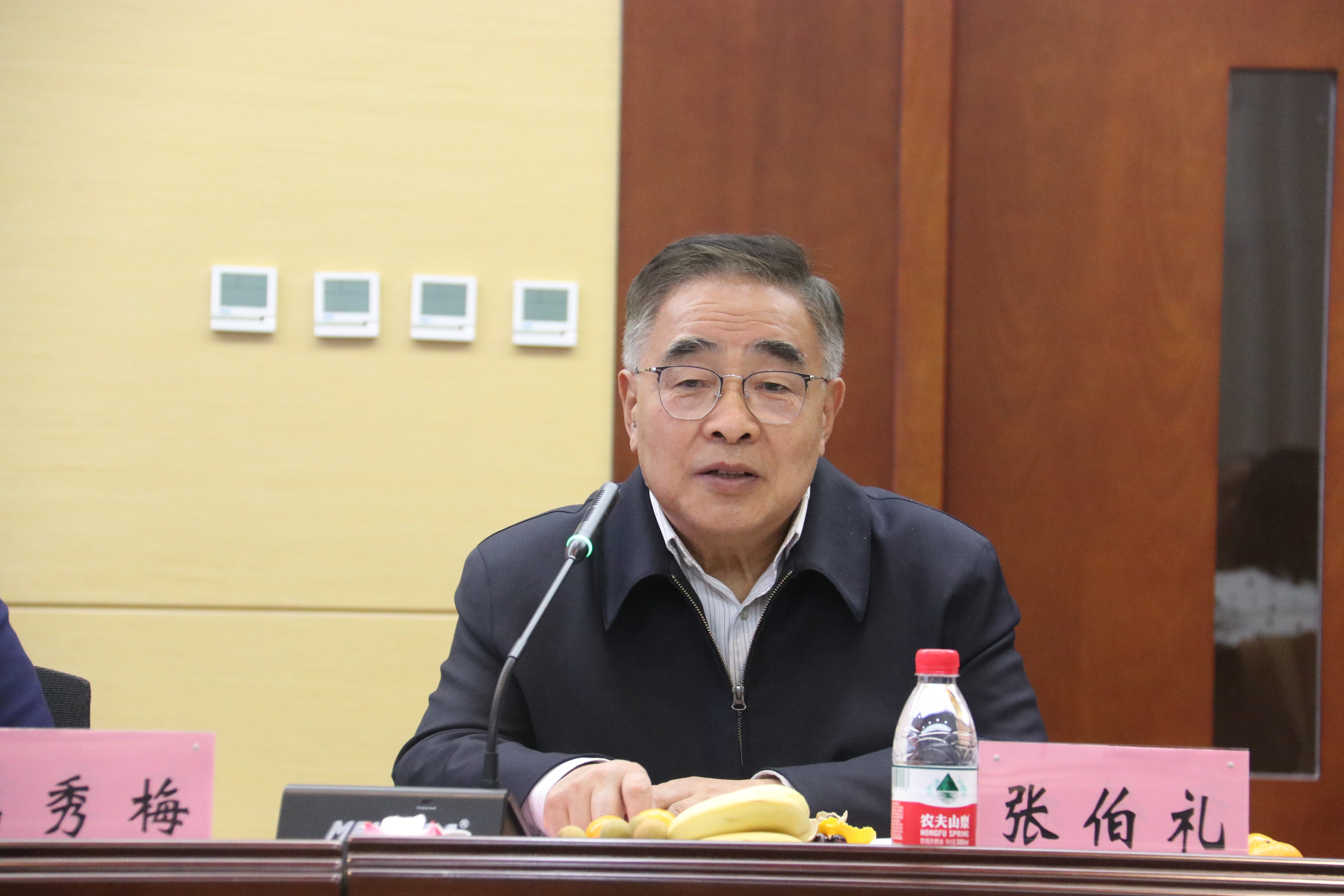 张伯礼校长与学生交流